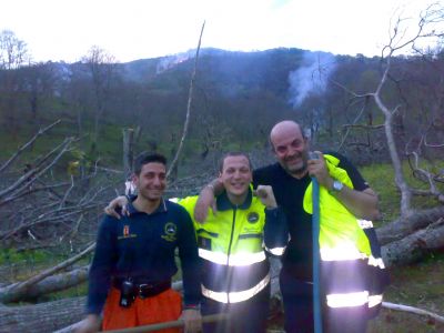 Nella foto Bruno Errico, Bisogno Giuseppe e Davide Della Rocca (parte della squadra A.I.B.)