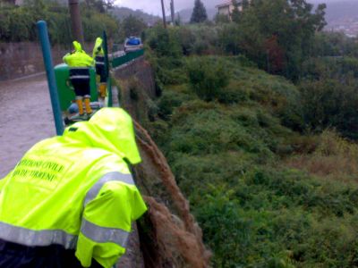 Allerta meteo in Città - Vari gli interventi della Protezione Civile cavese.