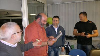 Lettura del biglietto d'auguri.