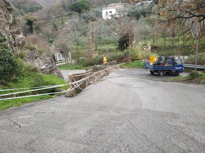 RIPRISTINATA LA CHIUSURA DELLA STRADA  A PETRELLOSA.
