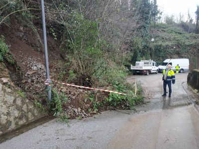 Smottamento ad Arcara intervento della Protezione Civile.