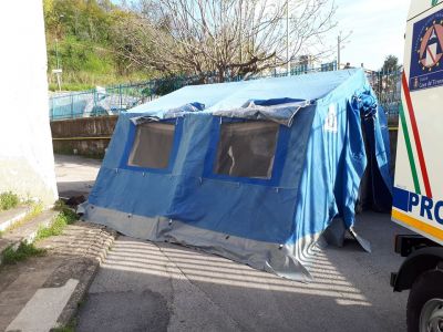 Esercitazione montaggio tende.