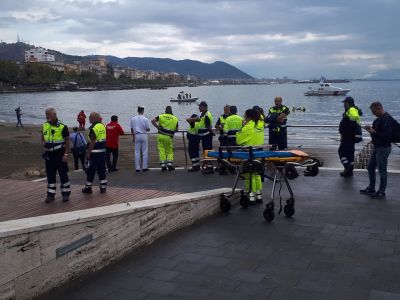 Esercitazione congiunta salvataggio in mare - Marina Militare e Protezione Civile.