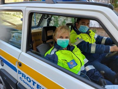 Consegna portatili agli alunni dell'Istituto Comprensivo Statale "Santa Lucia".