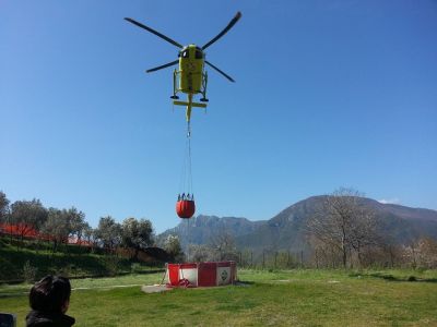 Piromani scatenati, appiccato incendio al parco Diecimare. Intervenuta la Protezione Civile.